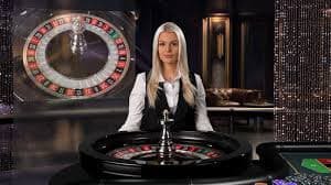 বাংলাদেশি খেলোয়াড় মোবাইলে betongame মাহজং ওয়েজ খেলছেন